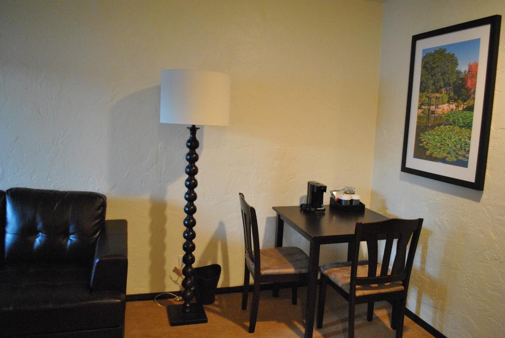 Palmoro House Hotel Santa Barbara Room photo