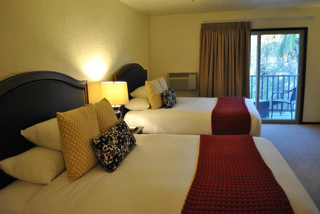Palmoro House Hotel Santa Barbara Room photo