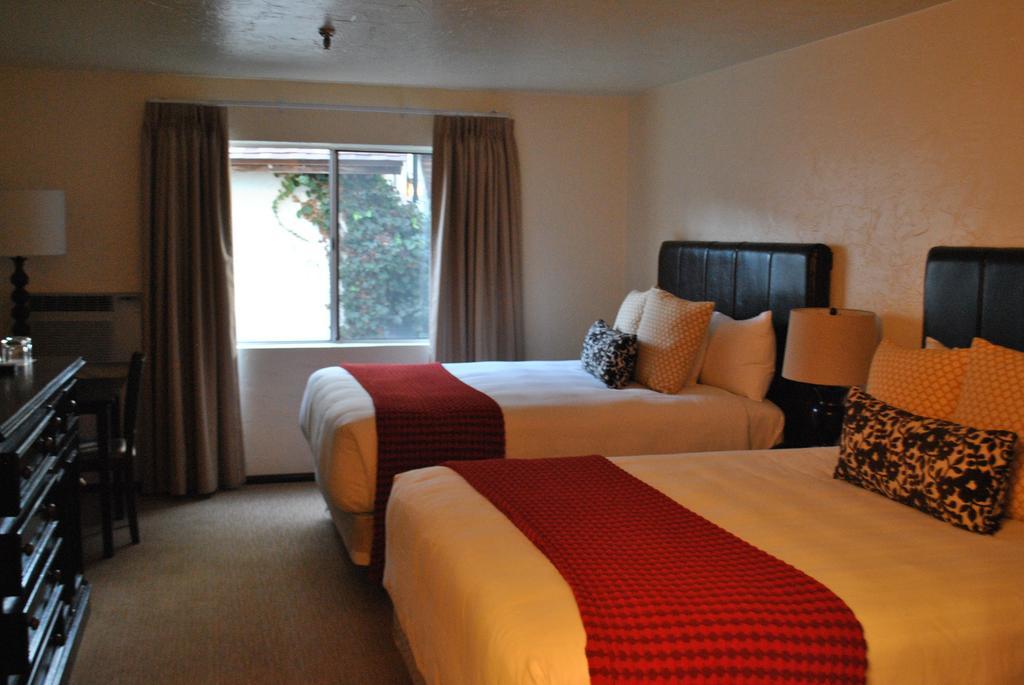 Palmoro House Hotel Santa Barbara Room photo